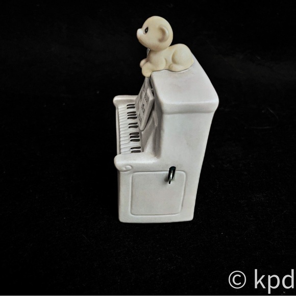 1984 Precious Moments figurine Lord Keep My Life in Tune plays “Amazing Grace” - Picture 5 of 9